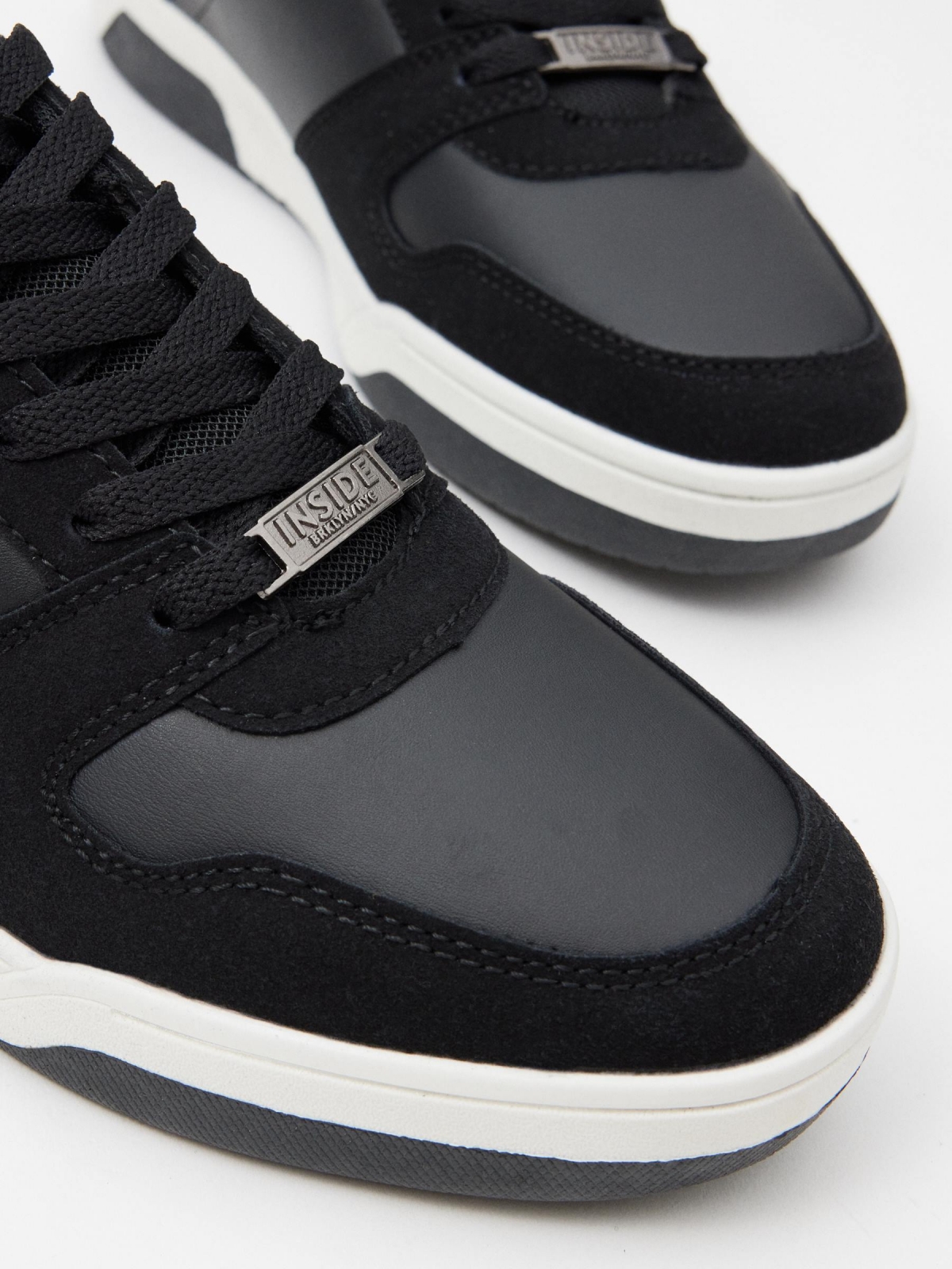 Skater and patent leather sneaker black detail view
