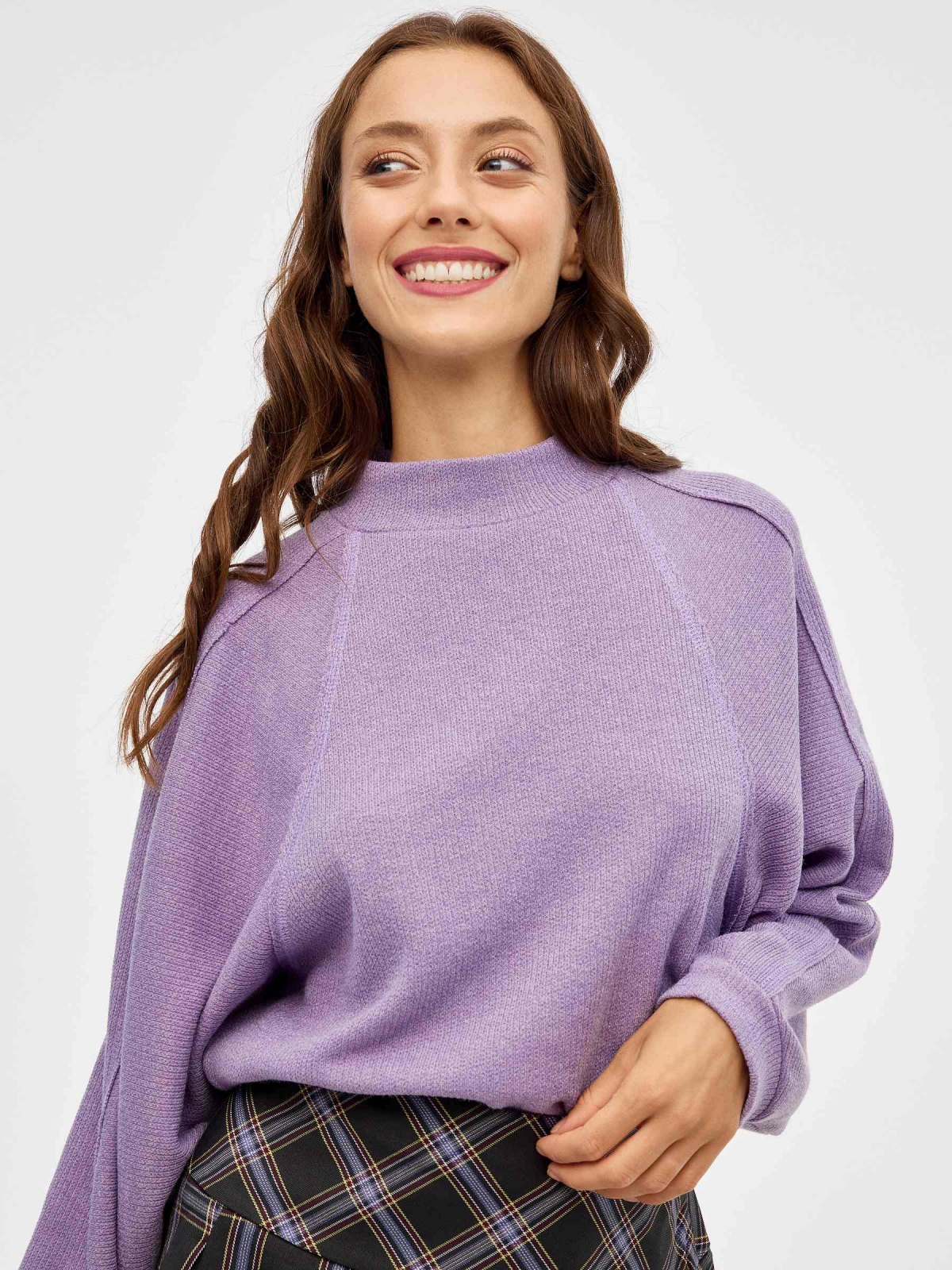 Camiseta de punto cuello perkins violeta vista detalle
