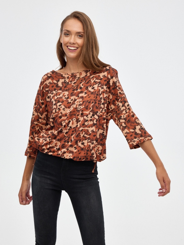 Crop top camouflage brown chocolate middle front view