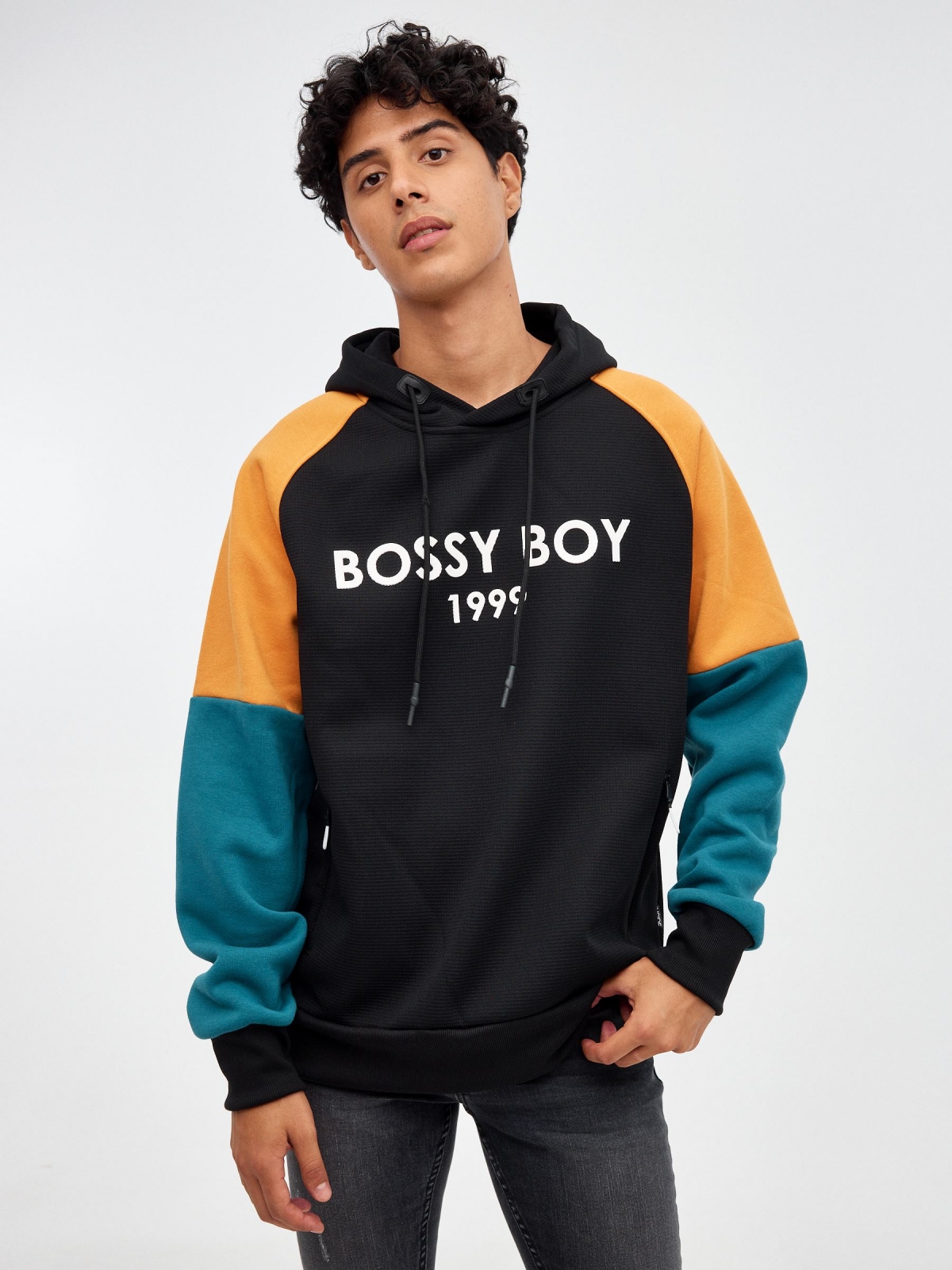 Sweatshirt Bossy Boy preto vista meia frontal