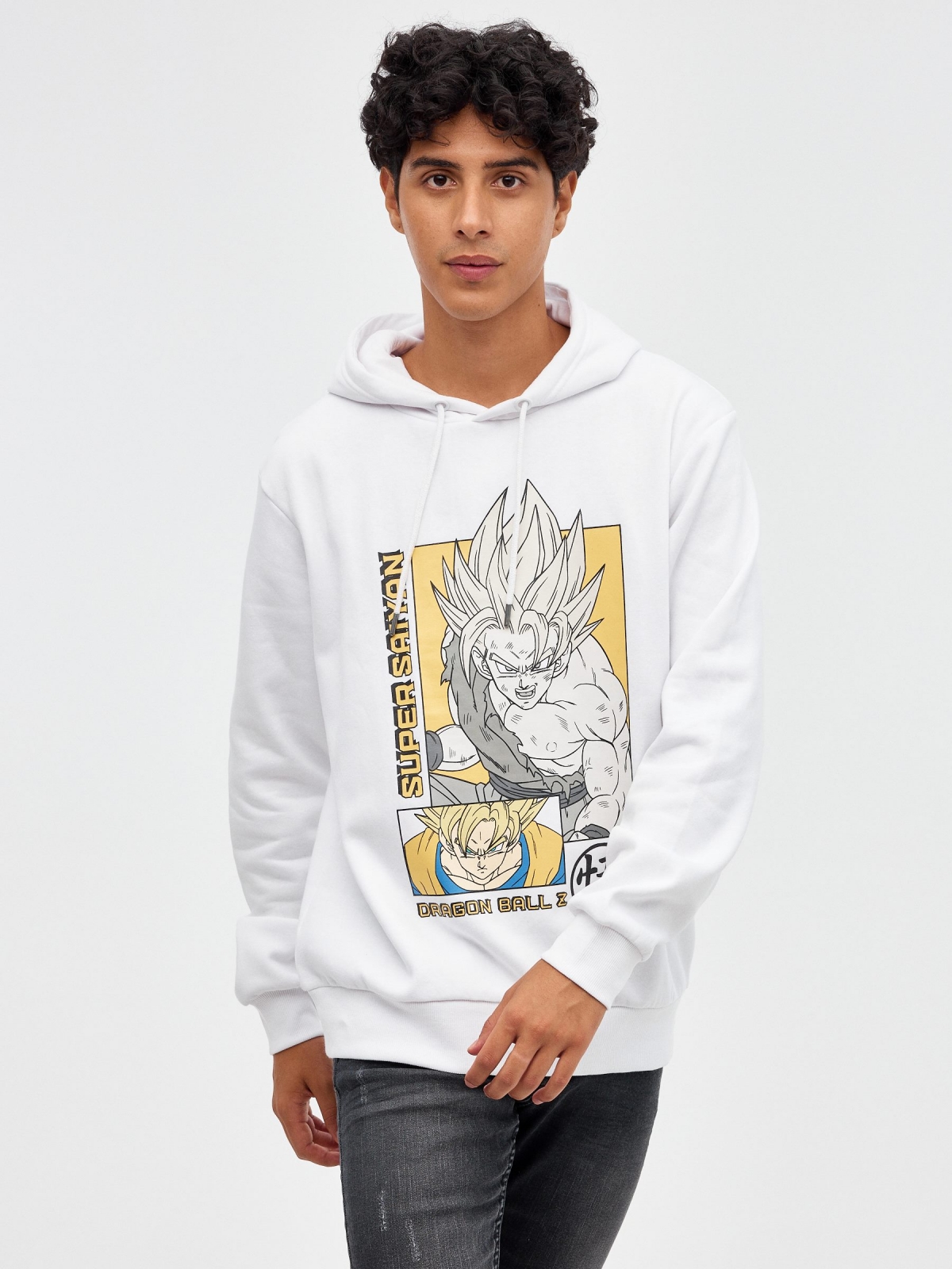 Sweatshirt com print Dragon Ball branco vista meia frontal