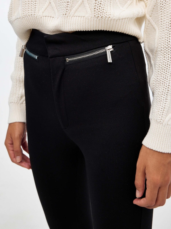 Knitted leggings with zipper black detail view