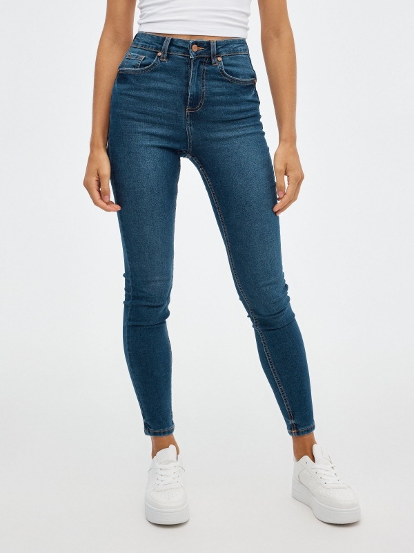 Skinny jeans with push up blue middle front view