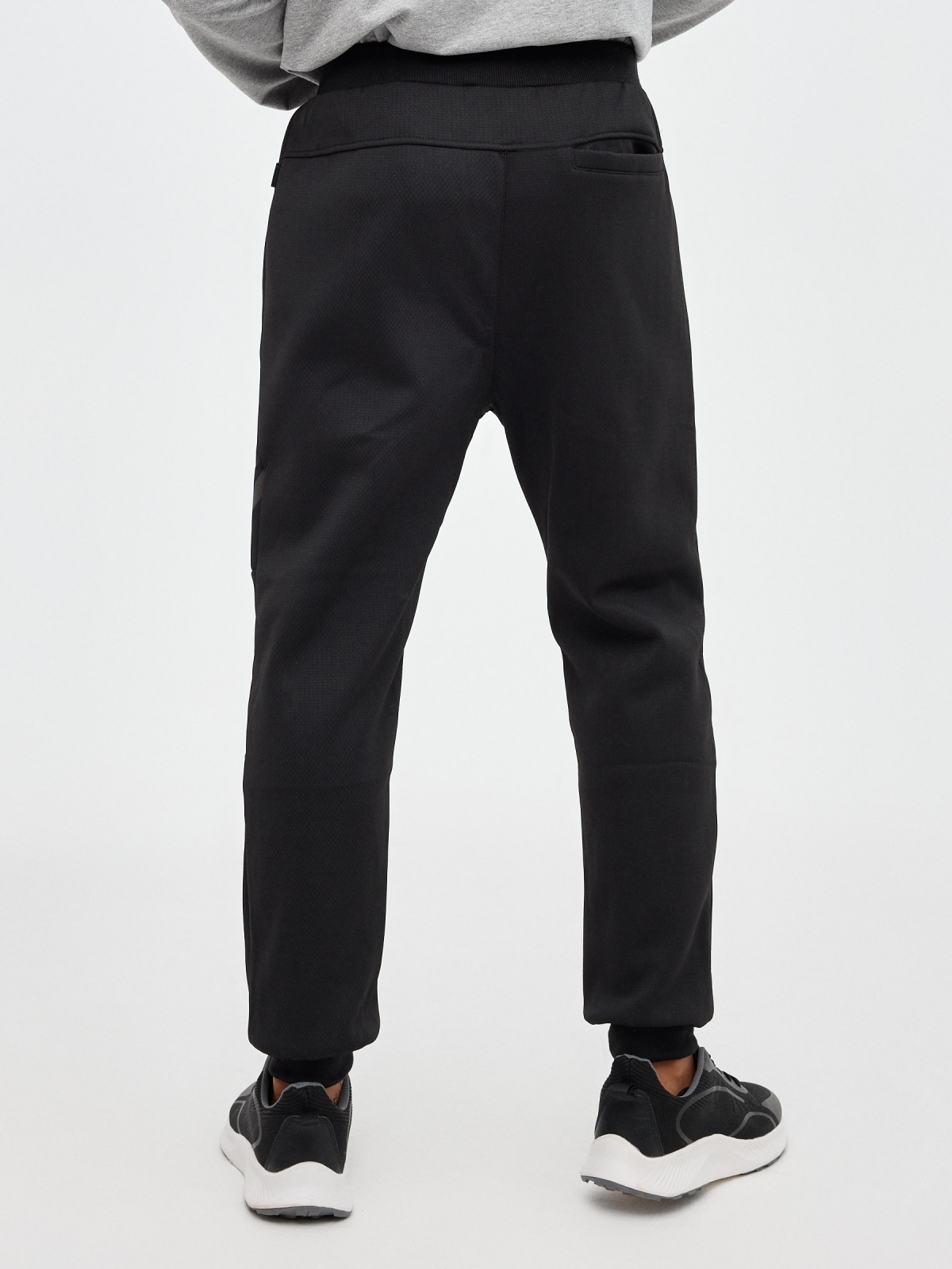 PANTALON CHANDAL NEGRO CON BOLSILLOS CON CREMALLERA Y CONTRASTE LATERAL -  Potencial Hardcore