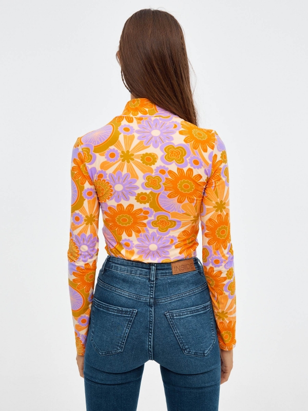 T-shirt slim de gola alta floral multicolorido vista meia traseira