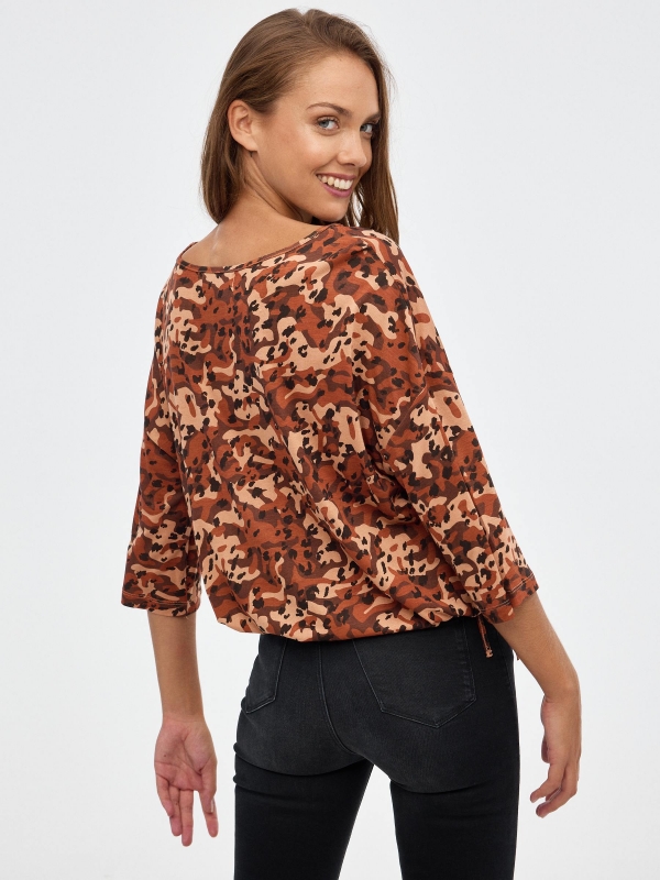 Crop top camouflage brown chocolate middle back view