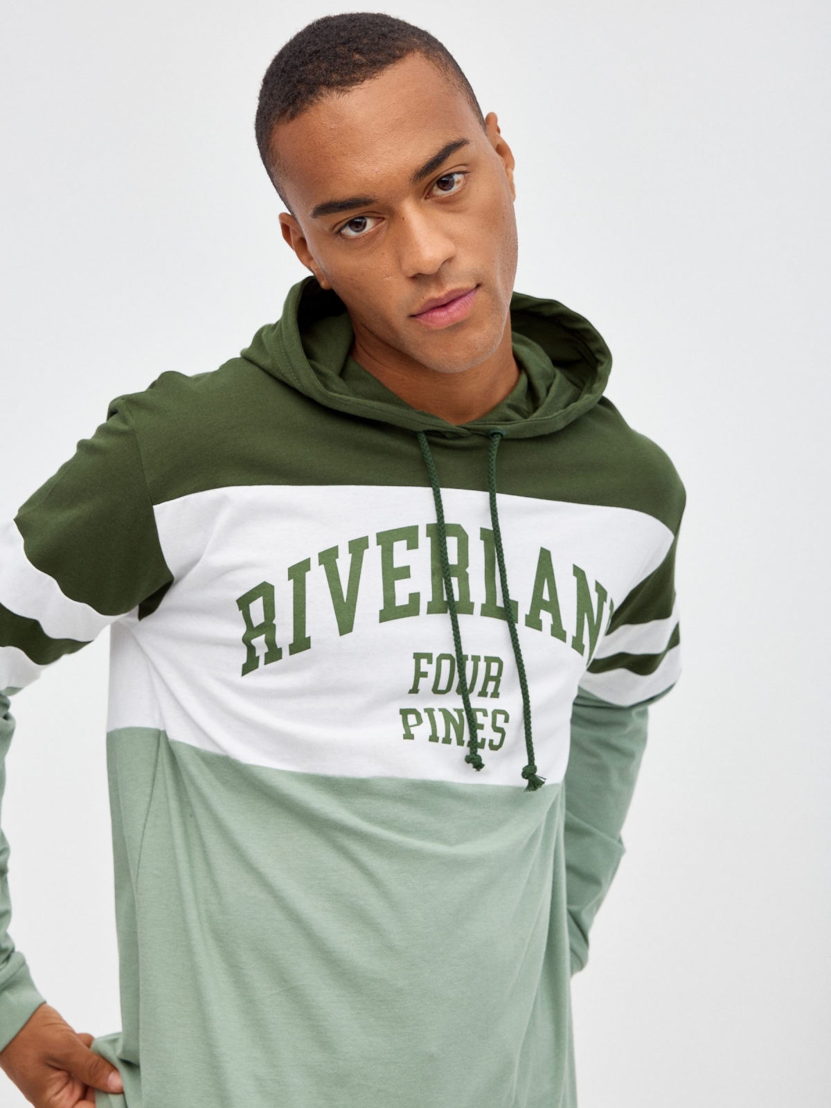 Riverland hooded T-shirt greyish green detail view