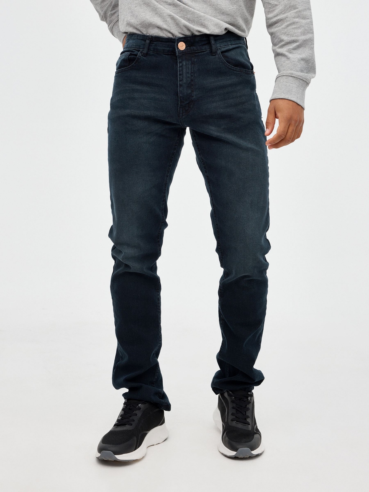 Dark denim basic jeans blue middle front view