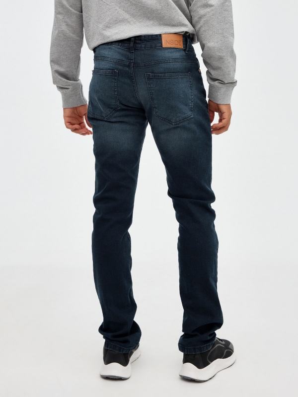 Jeans básicos denim oscuros azul vista media trasera