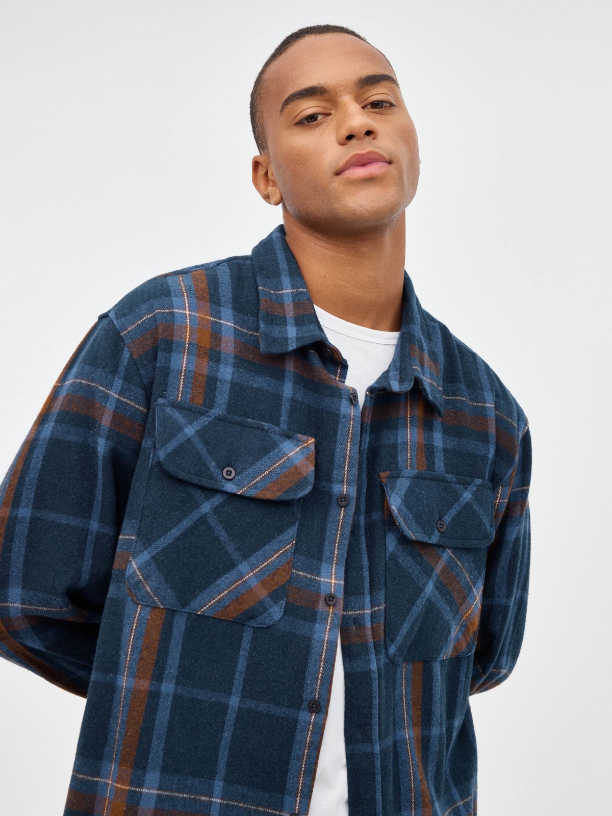 Plaid overshirt with pockets blue detail view