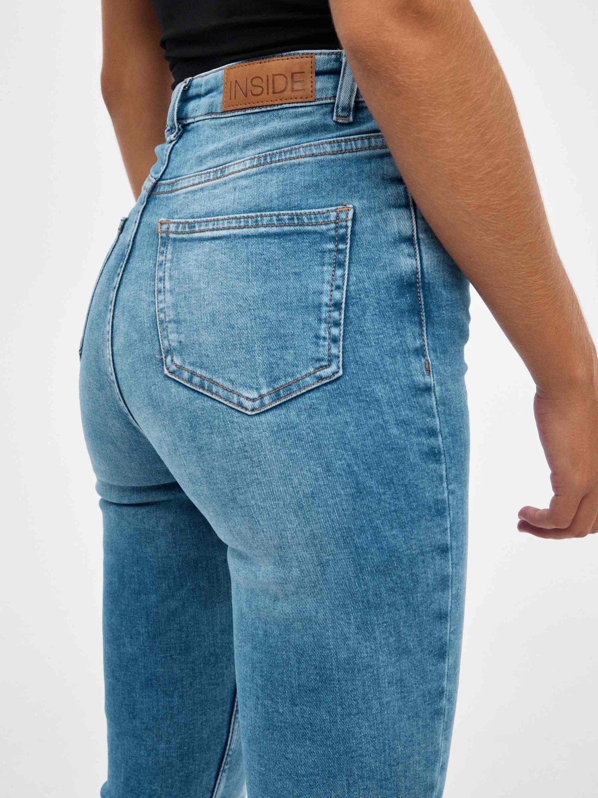 Jeans skinny denim tiro alto azul vista detalle
