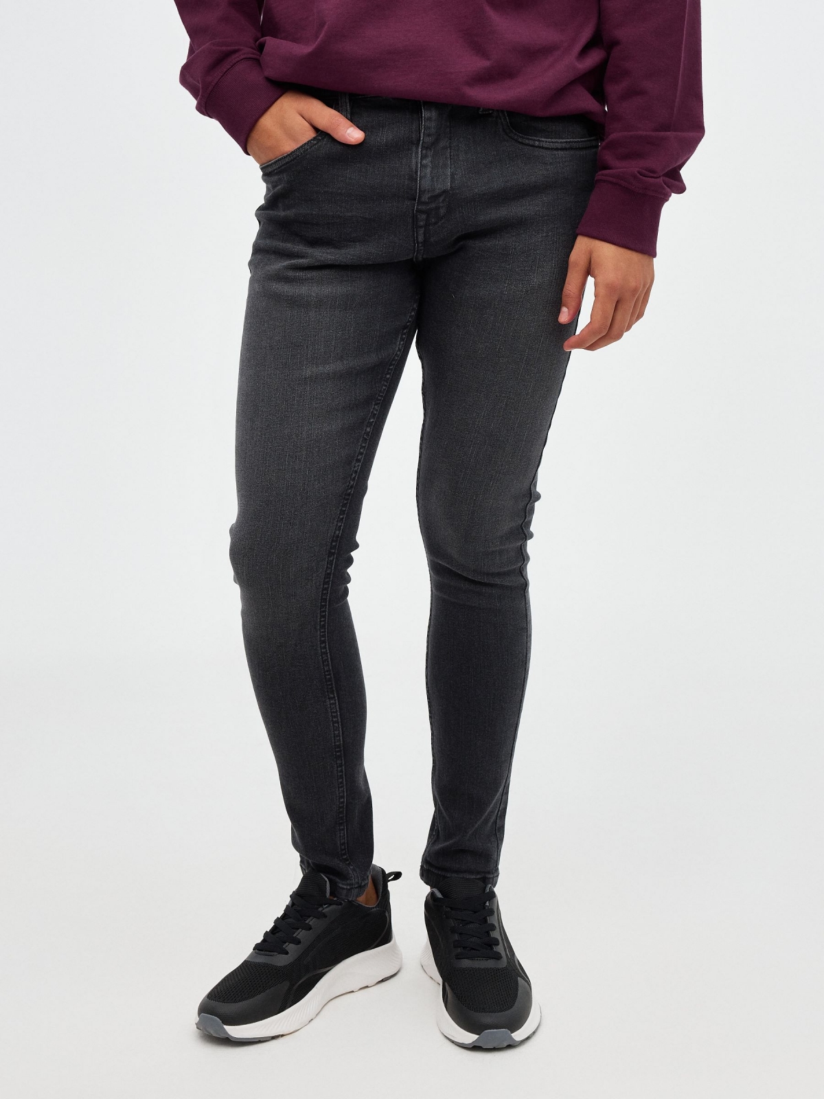 Dark denim skinny jeans black middle front view