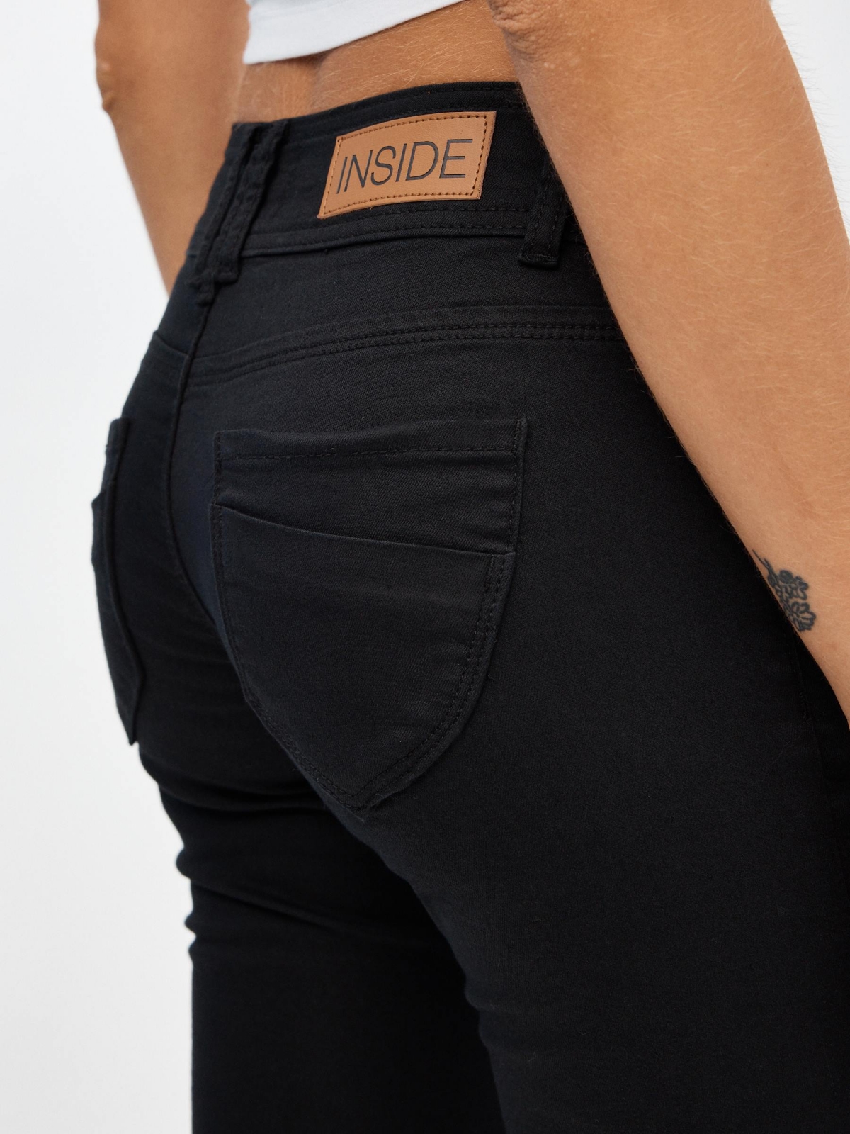 Low rise skinny jeans black detail view
