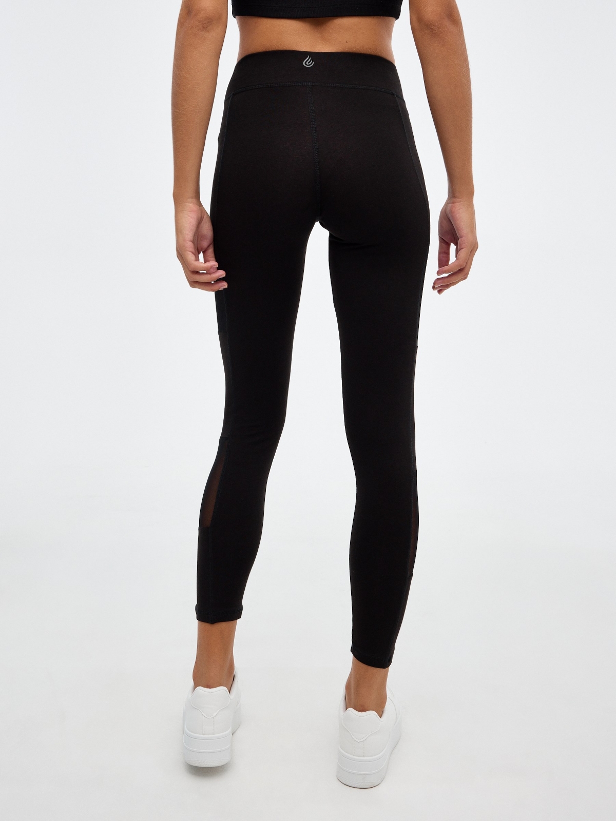 Legging con detalle de redecilla negro vista media trasera