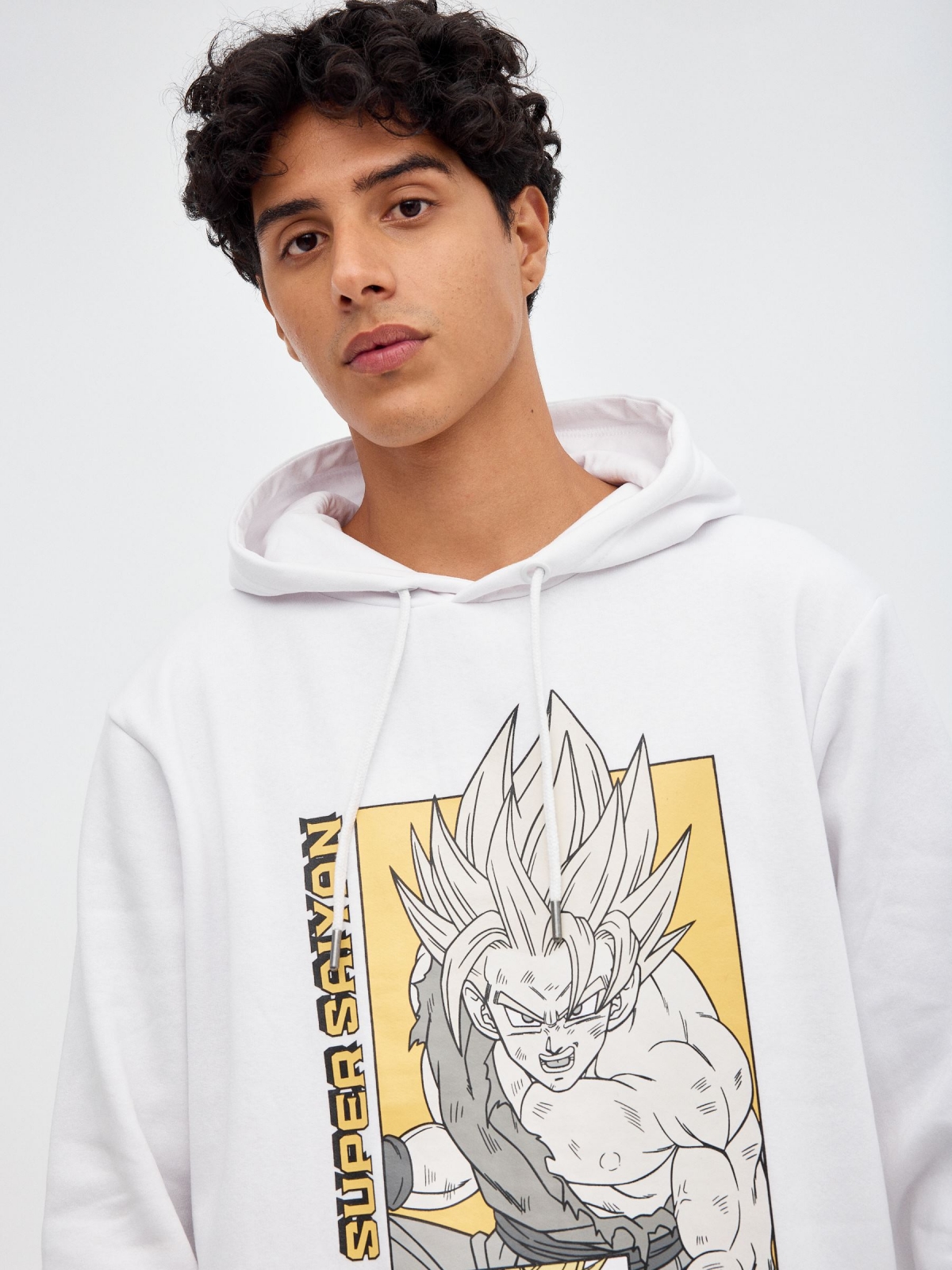 Sweatshirt com print Dragon Ball branco vista detalhe