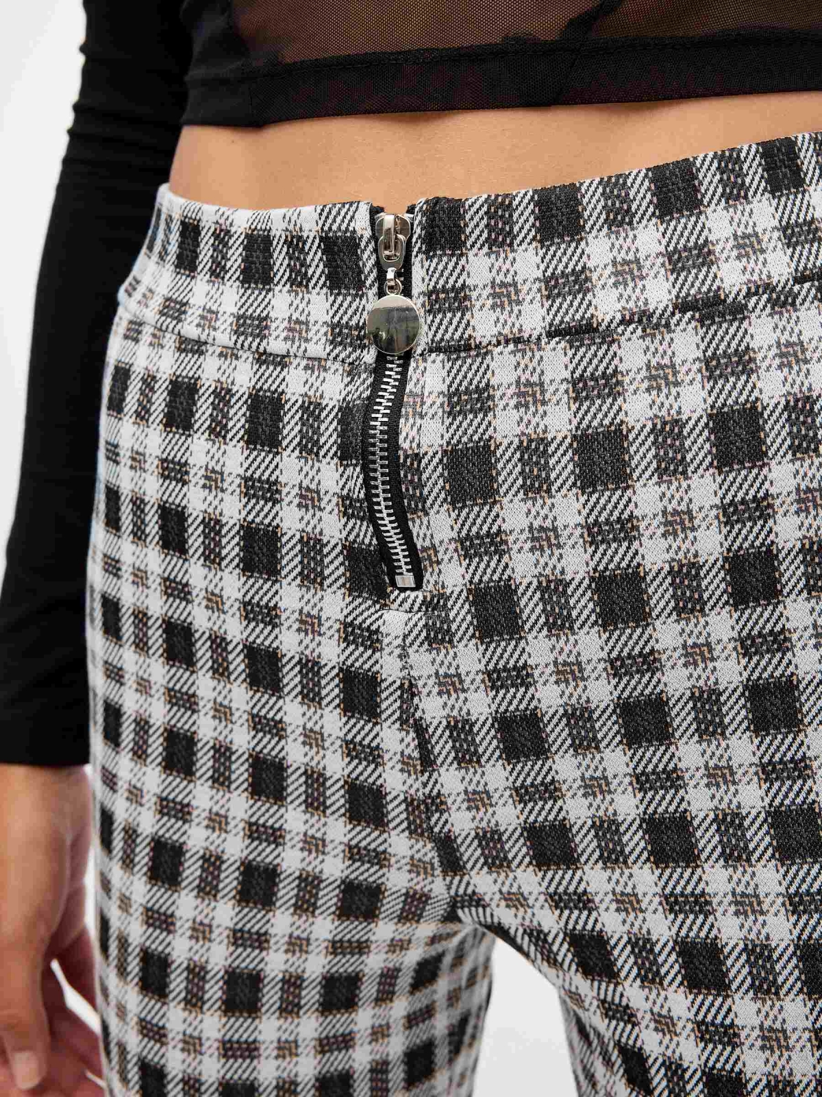 Plaid leggings with zipper black detail view