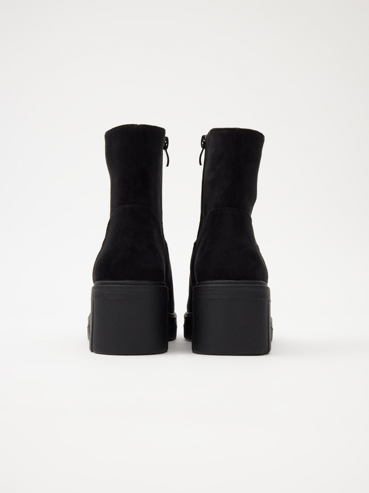 Patent leather ankle boots with heel black detail view