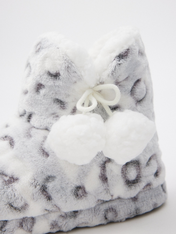 House slippers animal print boot light grey detail view