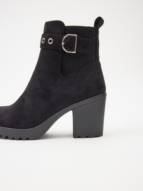 Ankle boot with buckle and wide heel black detail view