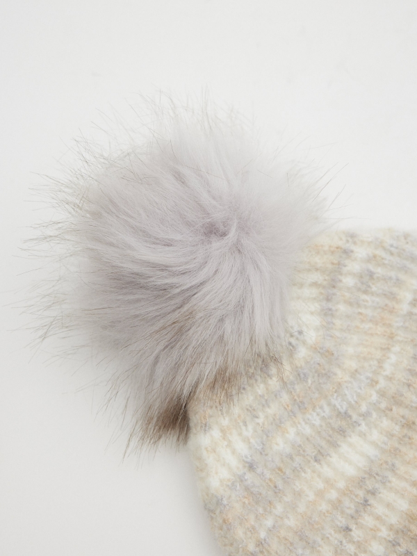 Knitted hat with pompom grey detail view