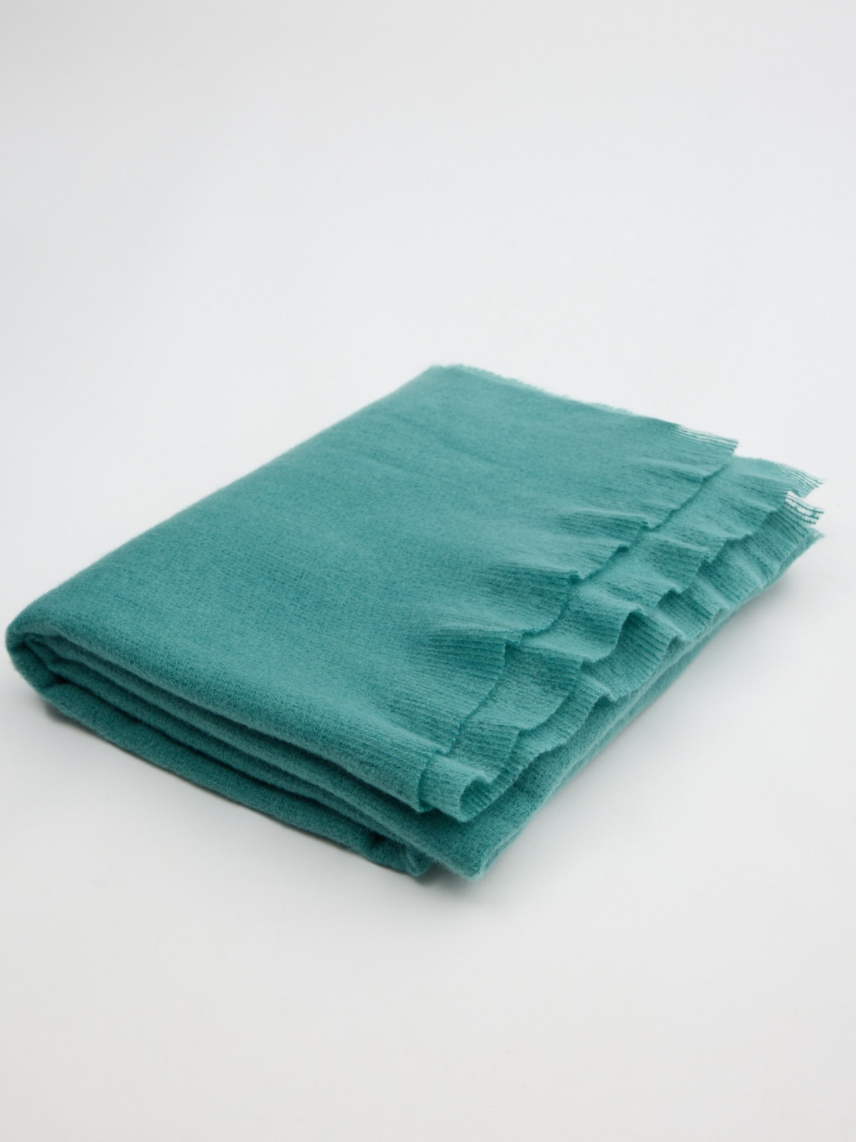 Bufanda de punto de color azul claro vista enrollado