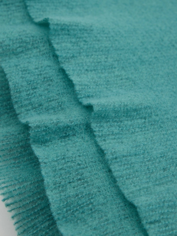 Bufanda de punto de color azul claro vista detalle
