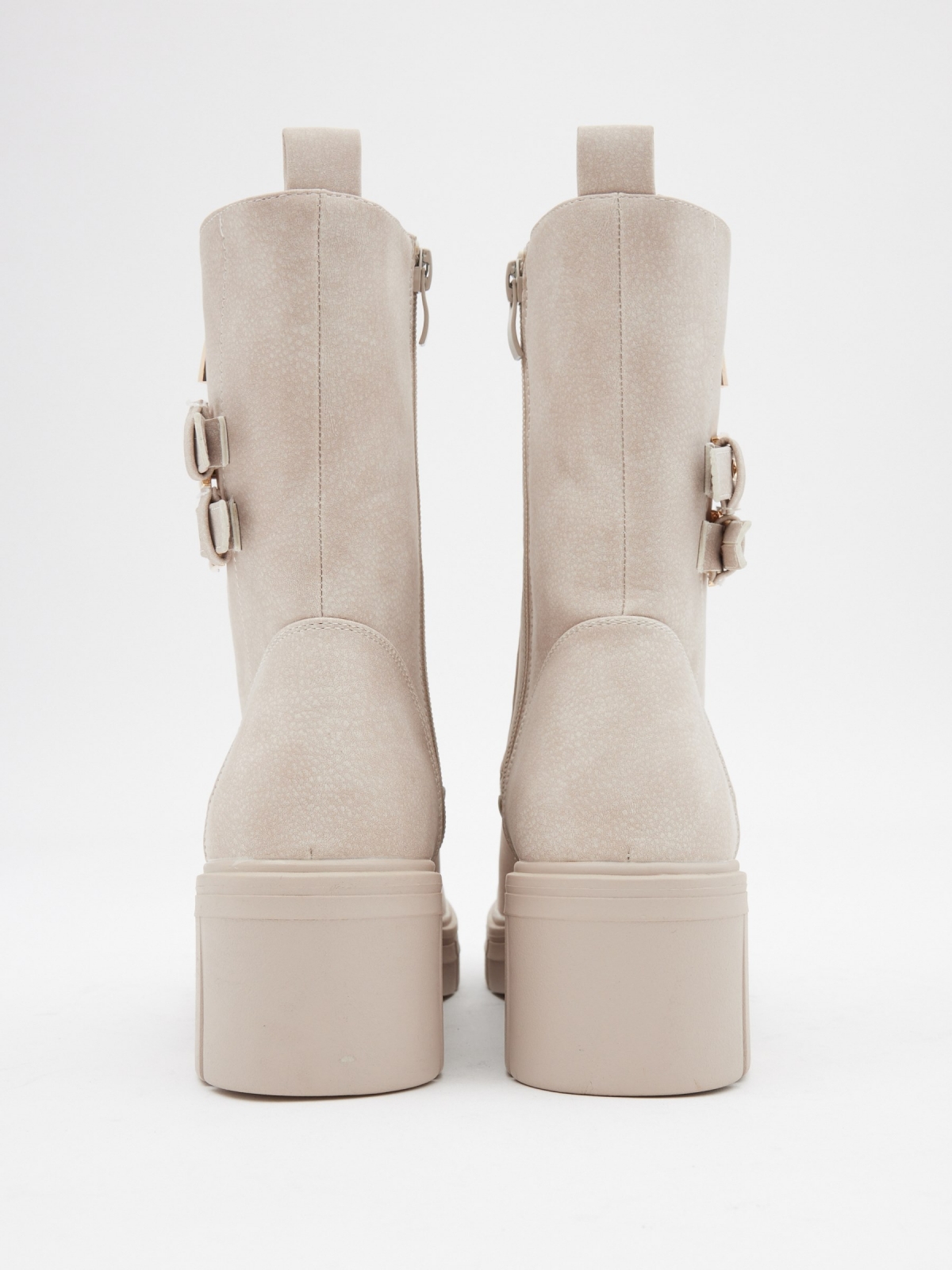 Ankle boots with buckles pink detail view