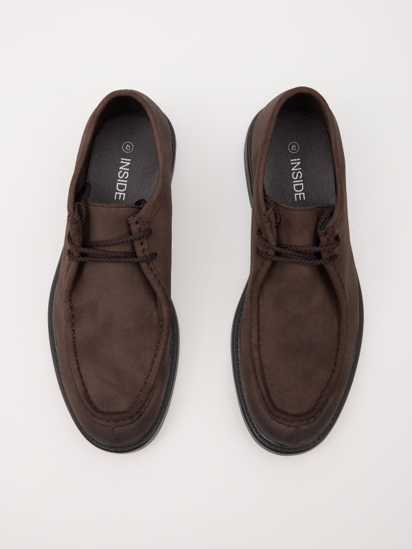 Zapato clásico de bordón marrón oscuro vista cenital