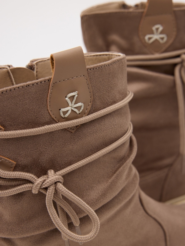 Mid-calf boots with laces beige detail view