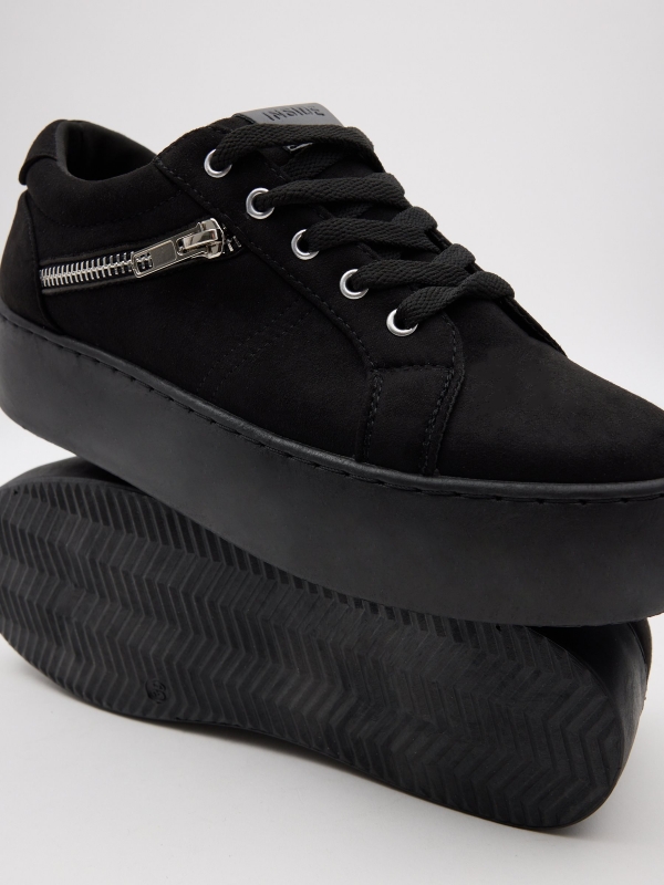 Zapatillas de plataforma con cremallera negro vista detalle