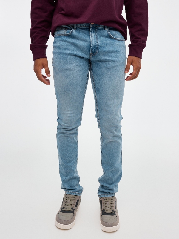 Jeans slim básico de hombre azul vista media frontal