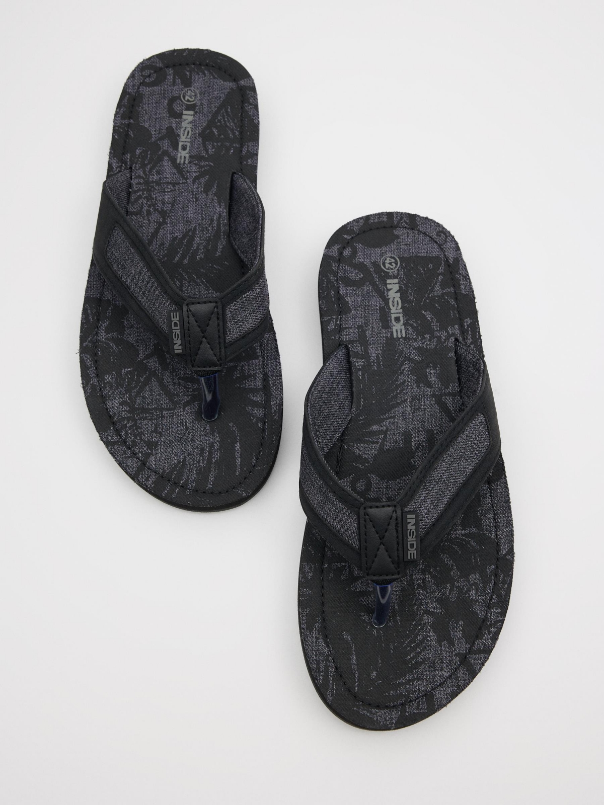 Sandálias de dedo do pé combinadas com ganga cinza escuro vista superior