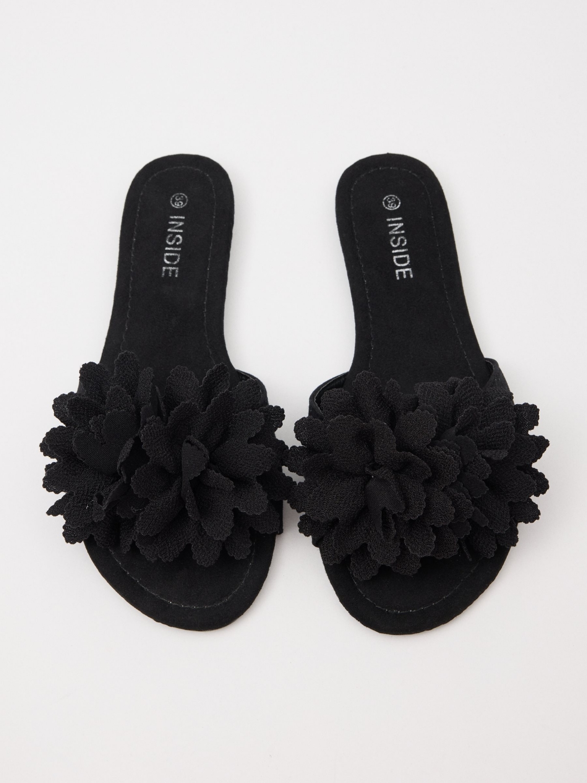Sandálias com flores preto vista lateral