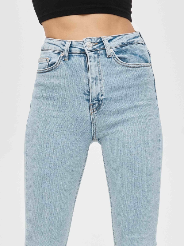 High rise skinny jeans light blue detail view