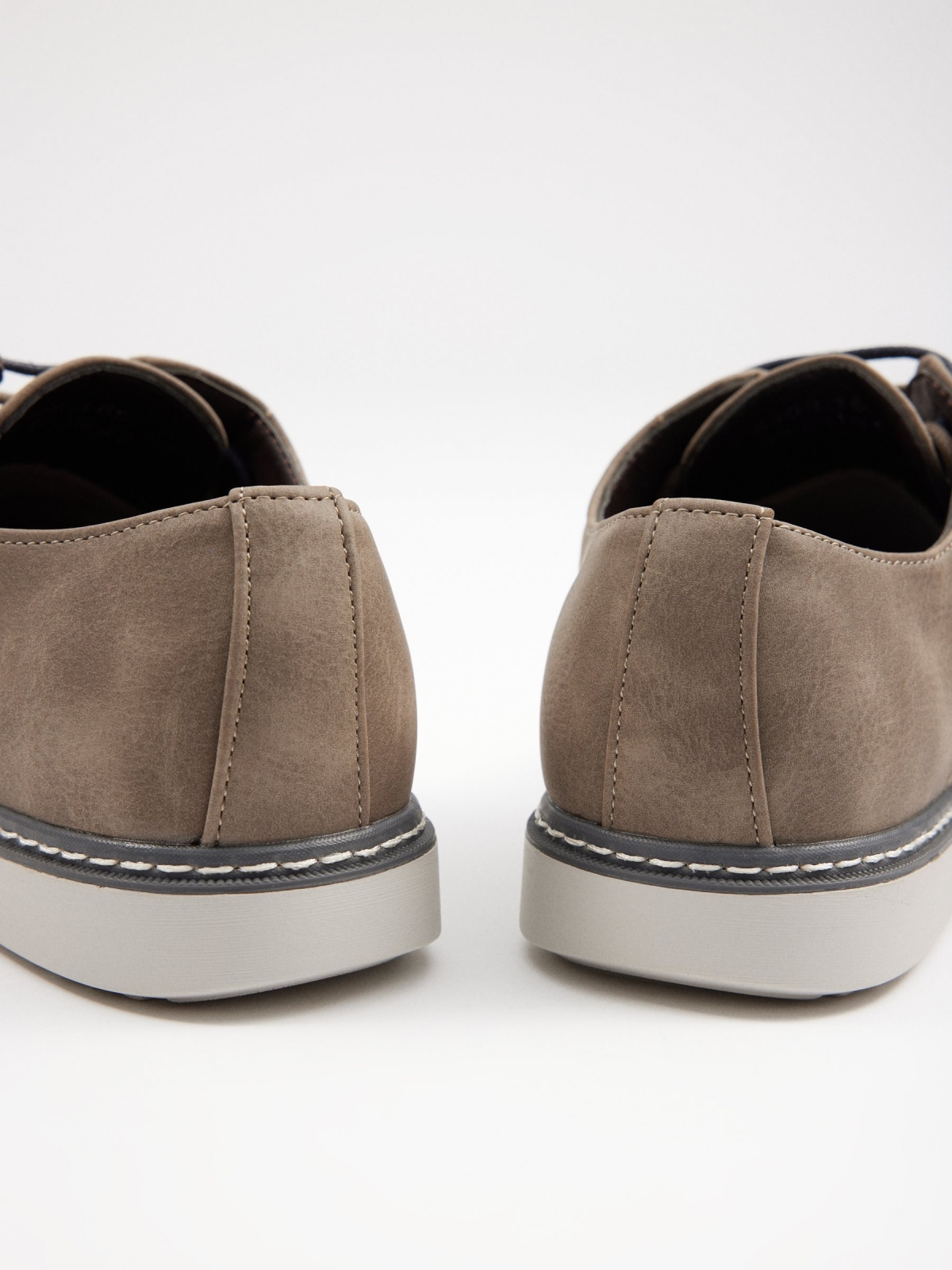 Zapato clasico blucher combina gris claro vista detalle