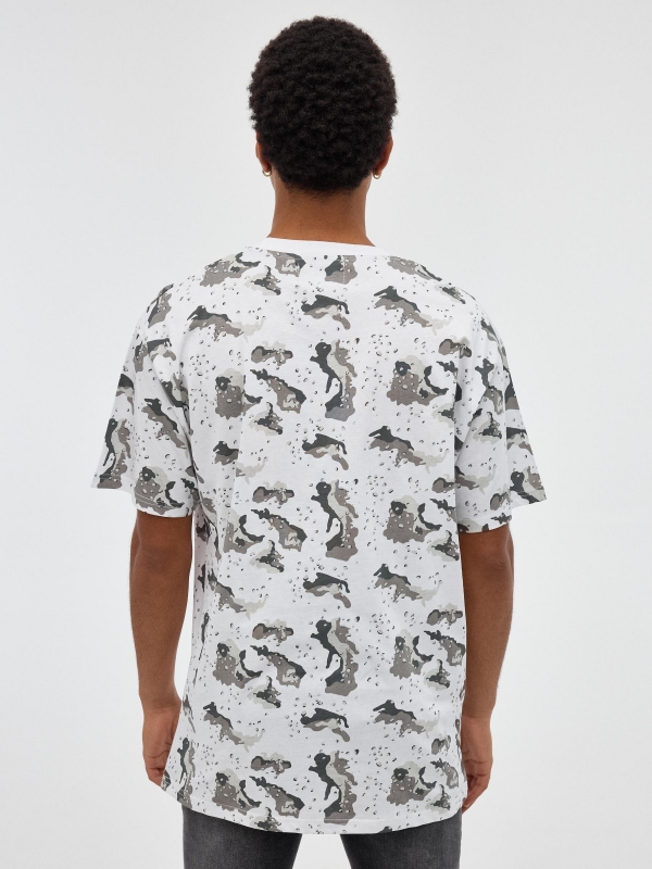 T-shirt de camuflagem branco vista meia traseira