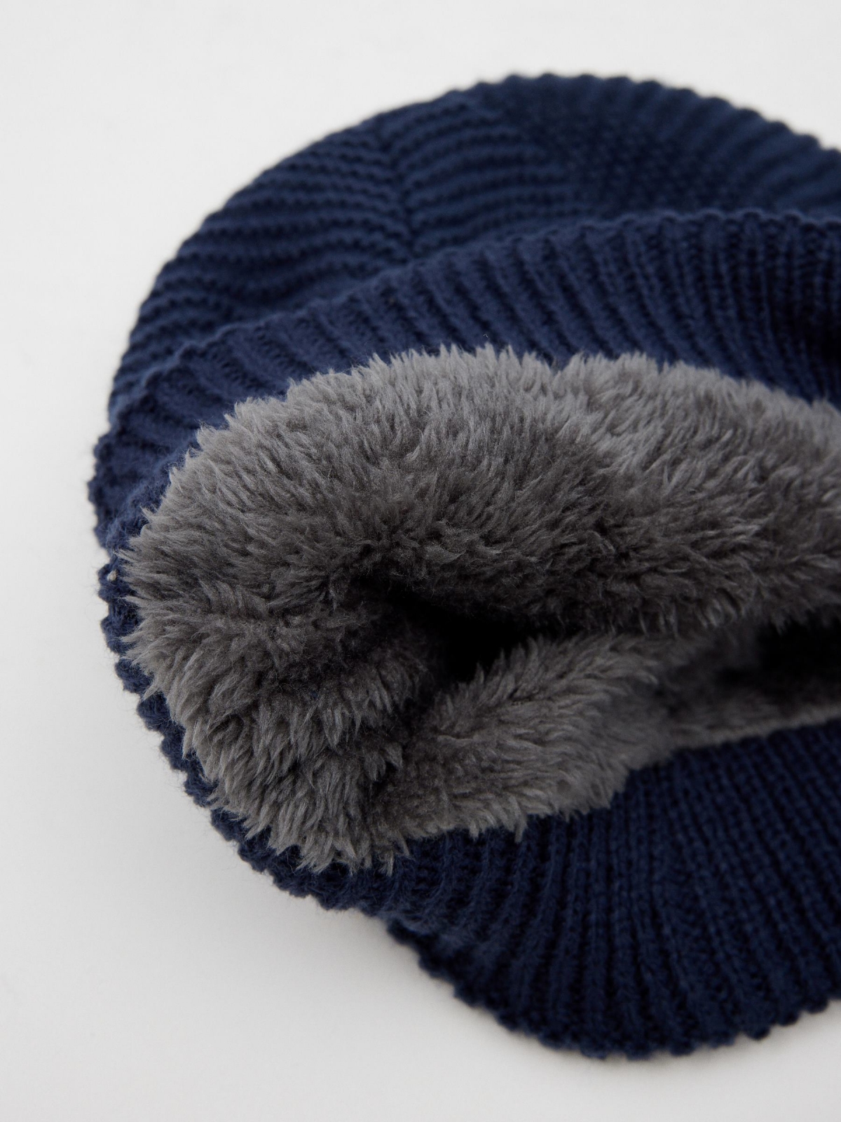 Knitted hat with fur blue detail view