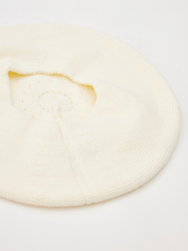Geometric print beret beige detail view