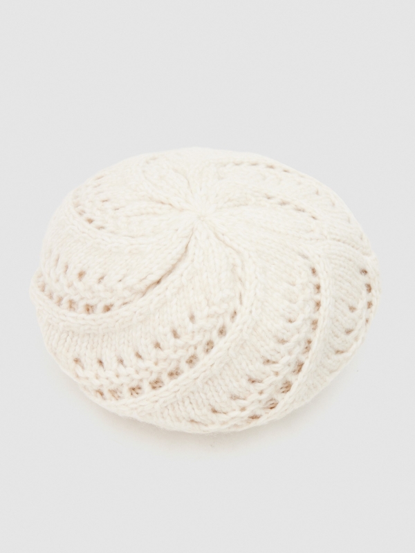 Classic knitted beret pink detail view