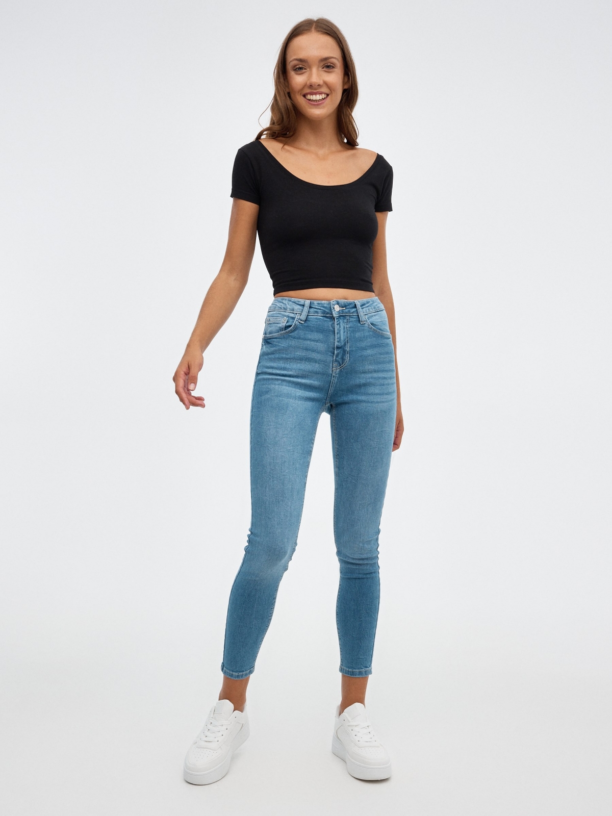 Mid-rise skinny jeans blue front view