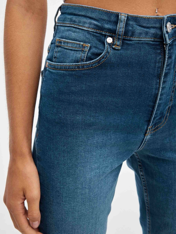 Calças de ganga skinny de cintura média azul escuro vista detalhe