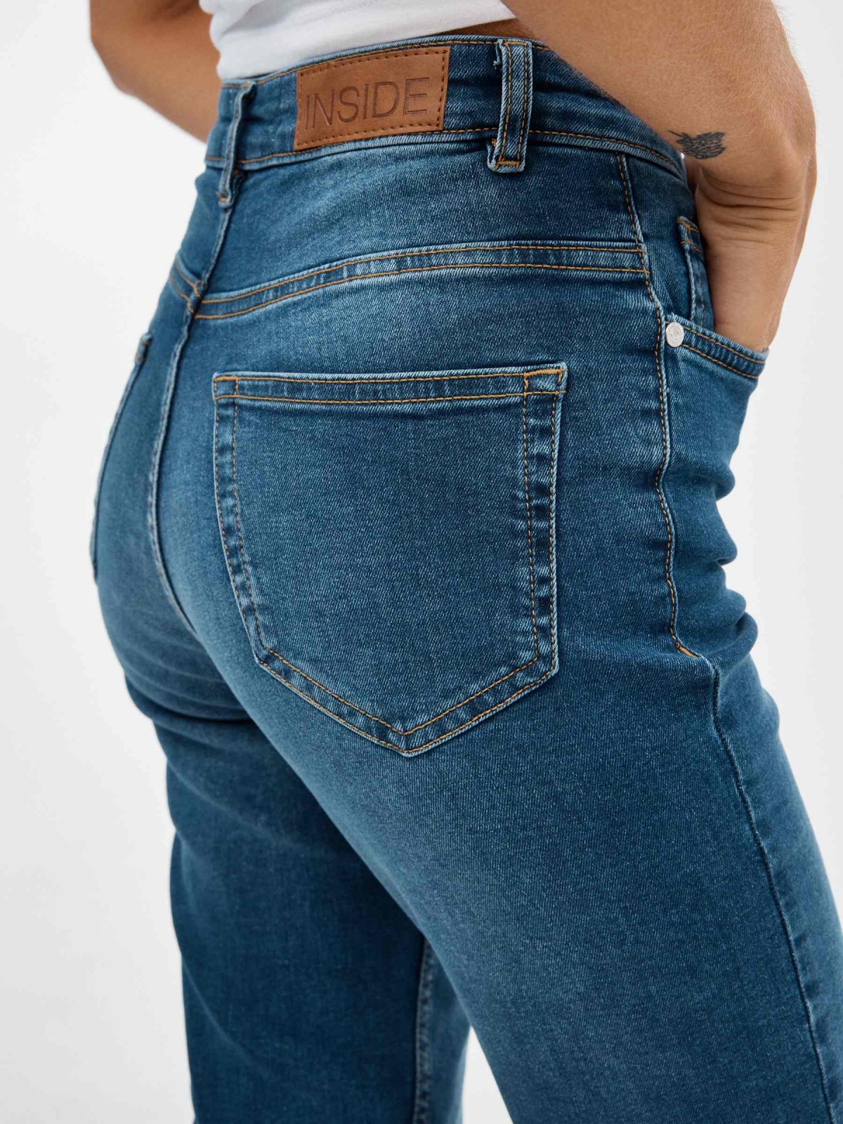 Mid-rise skinny jeans dark blue detail view
