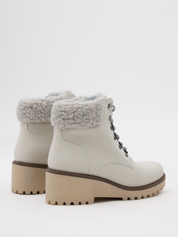 Mountaineering boots with wedge light grey 45º back view