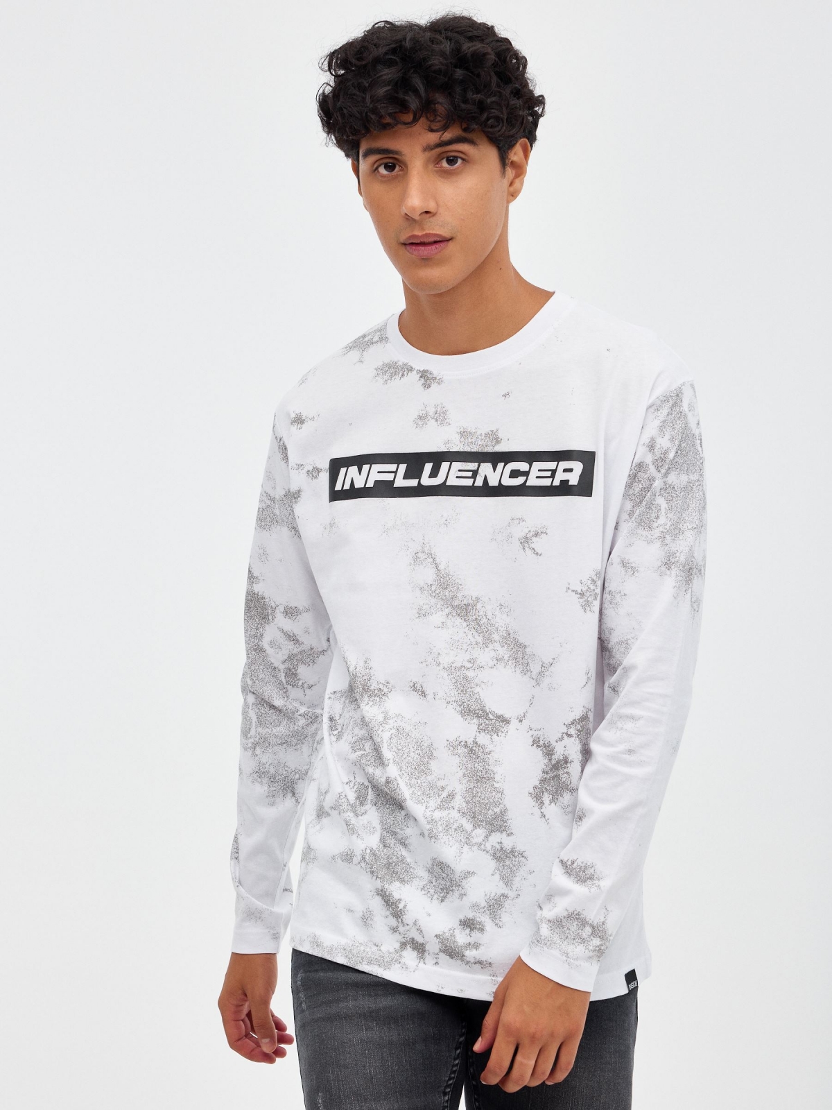 Influencer T-shirt white middle front view