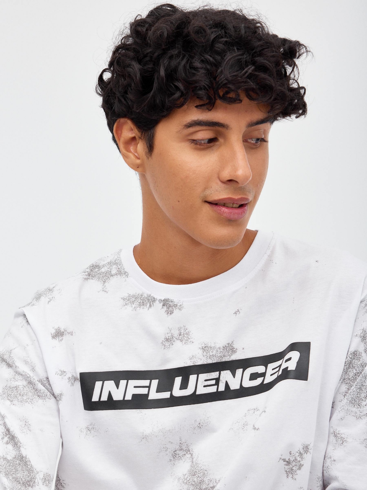 Camiseta Influencer blanco vista detalle