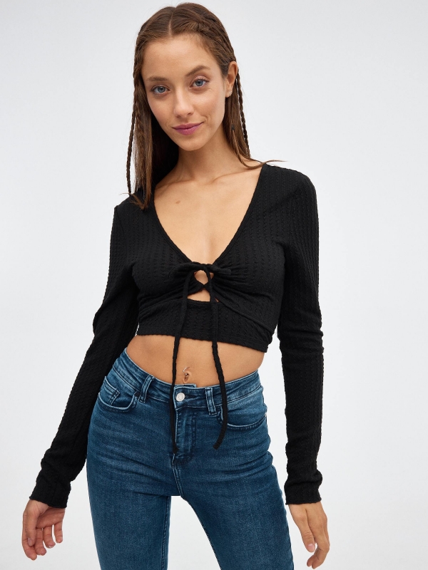 Crop curly and cut out t-shirt black middle front view