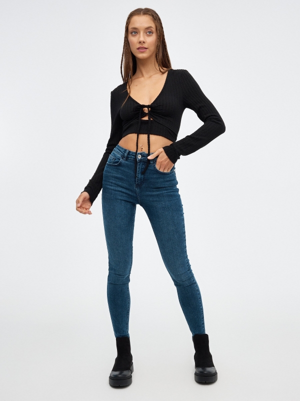 Crop curly and cut out t-shirt black front view