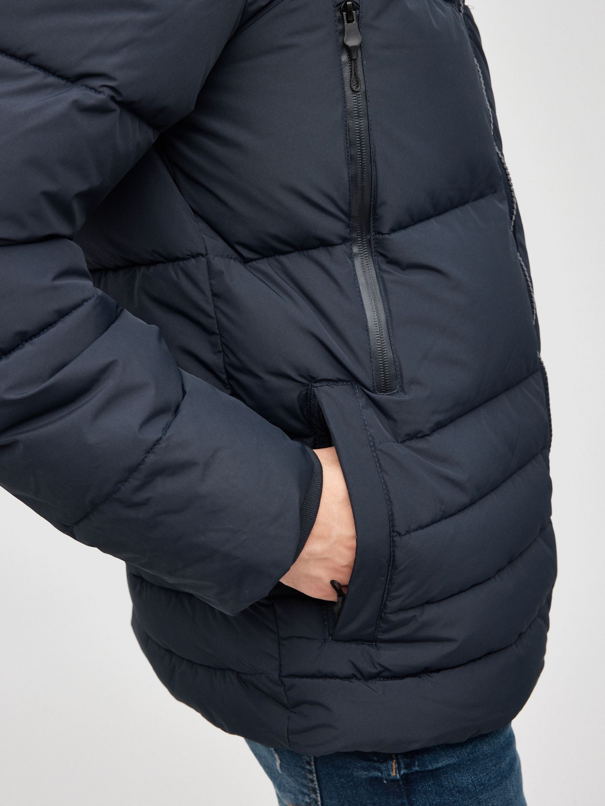 Abrigo nylon bolsillos con cremalleras azul vista detalle
