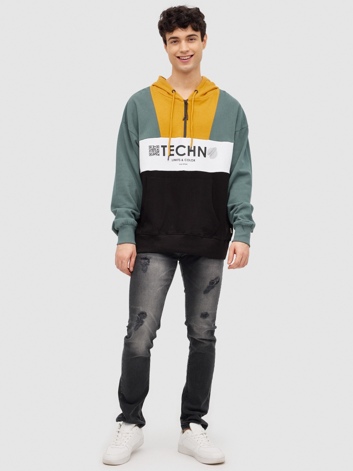 Sweatshirt com capuz TECHN preto vista geral frontal