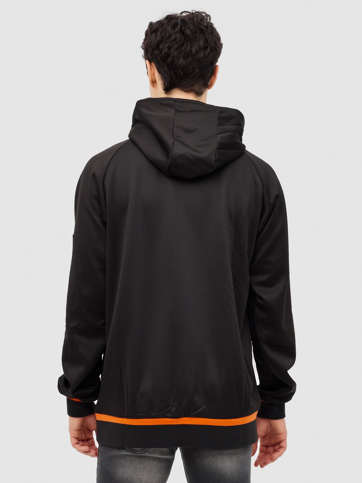 Sweatshirt com capuz semicerrada preto vista meia traseira